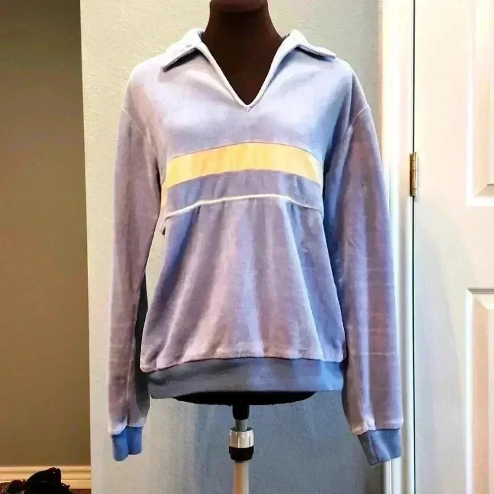 Vintage Levi's v neck velour shirt. Size L